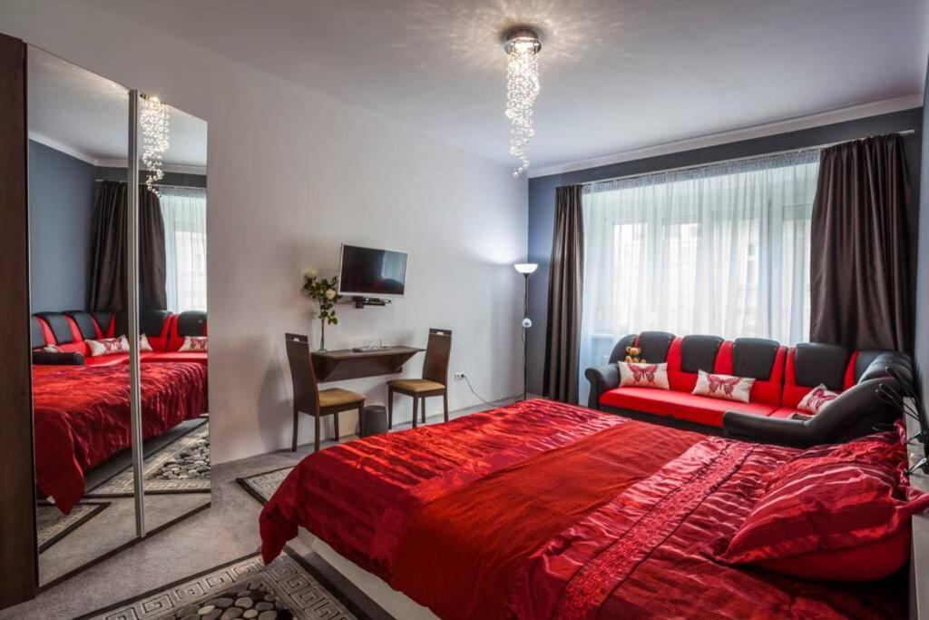 Luxury Air-Conditioned Family Apartment Spitalska Old Town Братислава Экстерьер фото