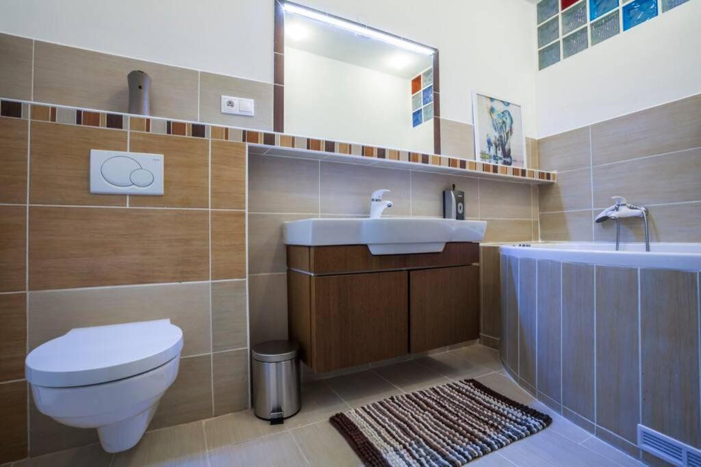 Luxury Air-Conditioned Family Apartment Spitalska Old Town Братислава Экстерьер фото